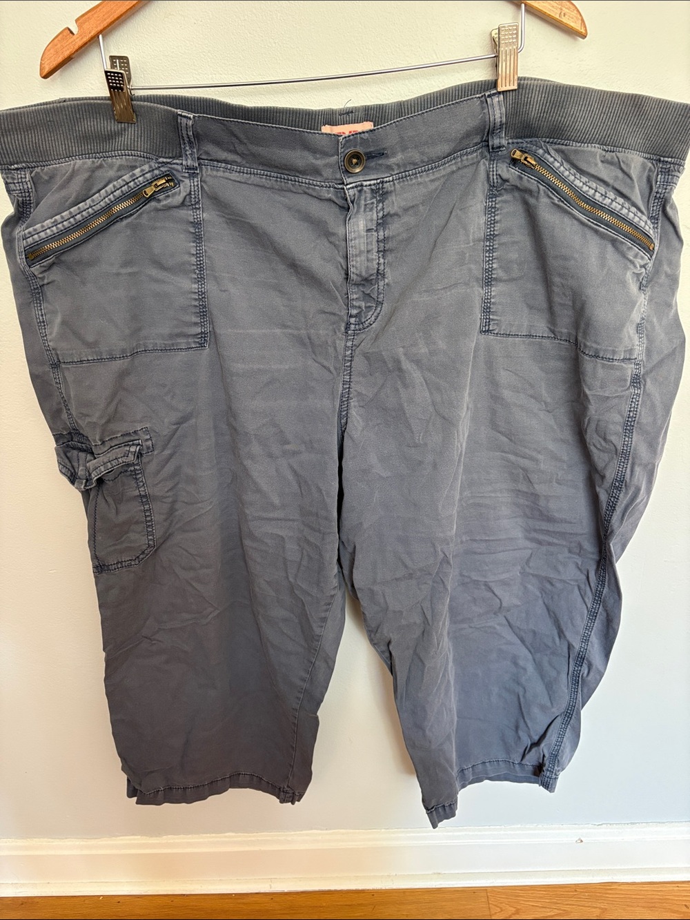 Women's Capris in Slate blue with Front Zip Pockets